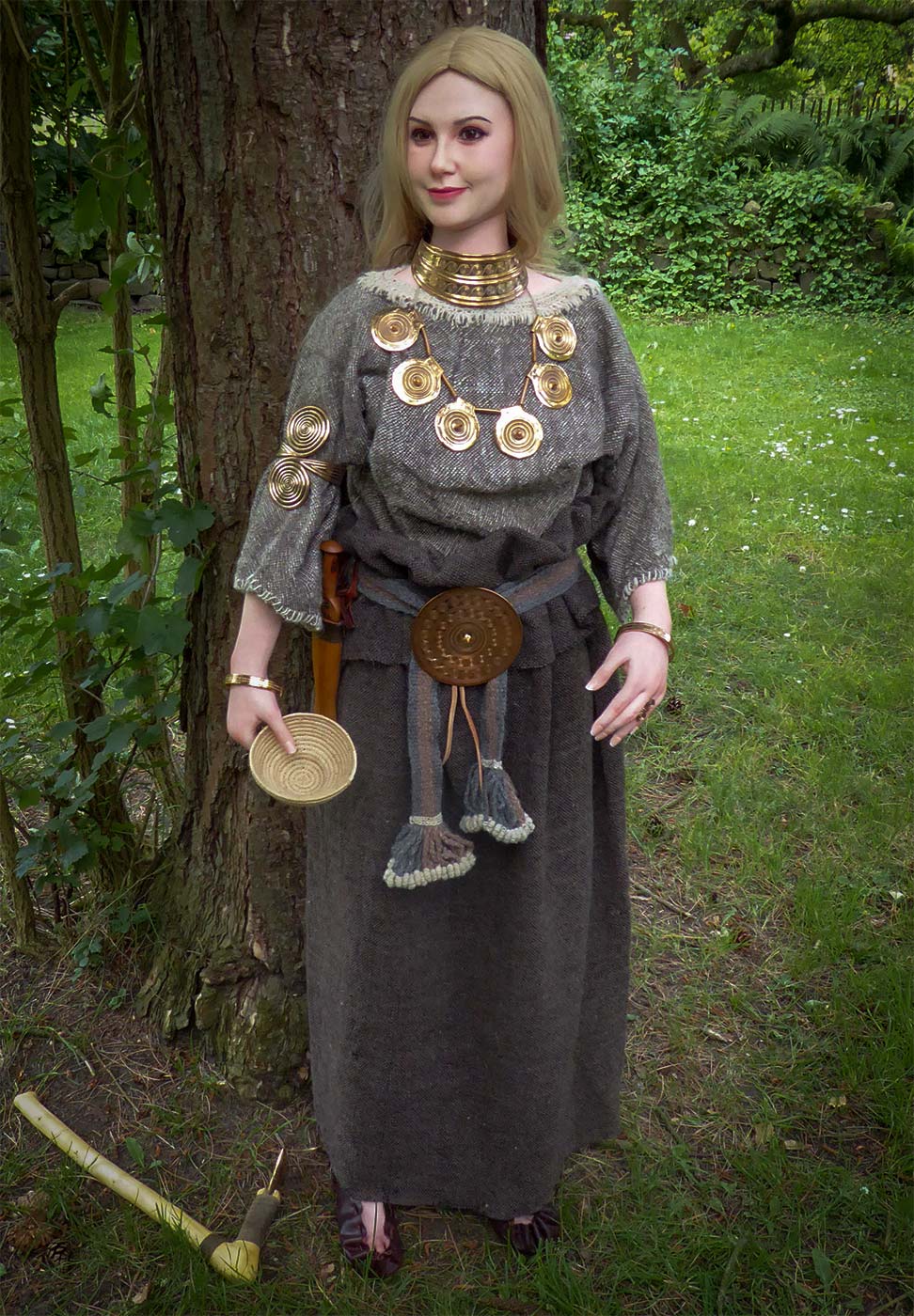 Ausstattung mit Lüneburger Trachtbestandteilen